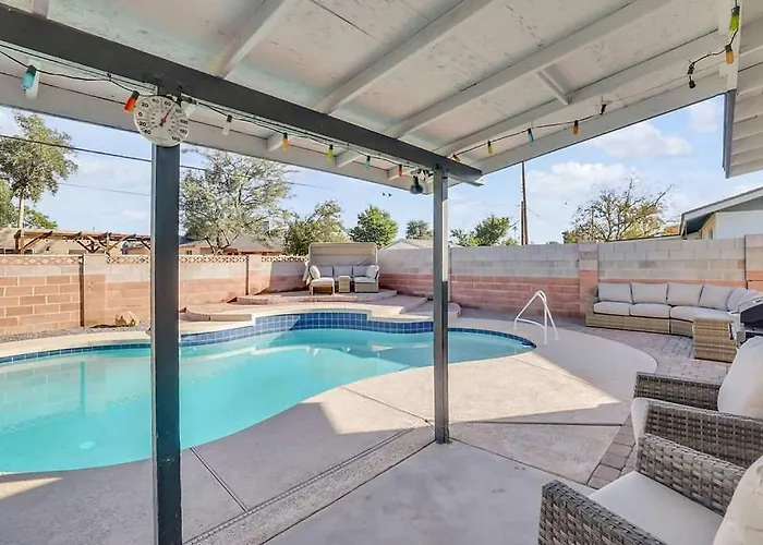 Ferienhaus Retreat With Pool Hidden